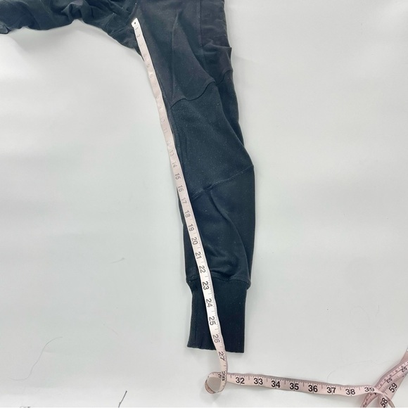 Athleta ribbed excursion leggings in black Double thigh pockets Midrise - Picture 6 of 13